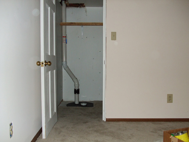 Radiant heat pipes in floor